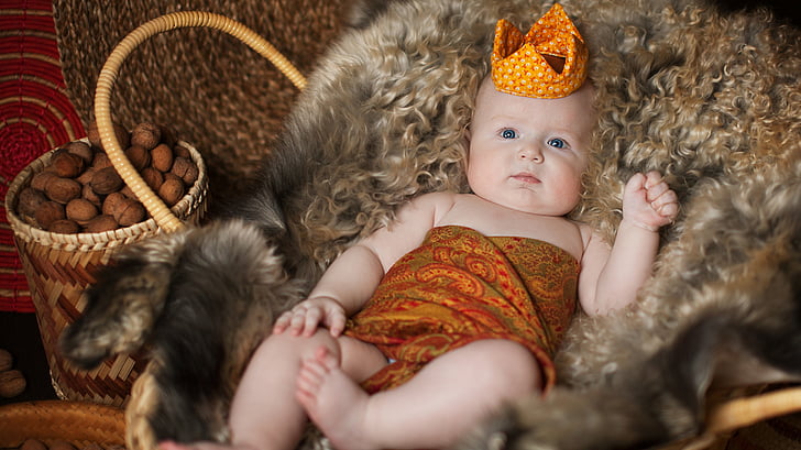 Cute baby boy, Fur basket, Crown, 4K, HD wallpaper