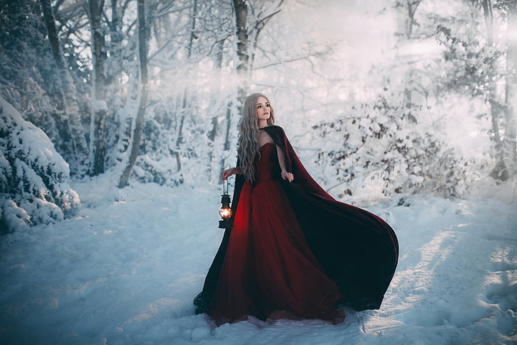 снег, зима, фантазийная девушка, фонарь, природа, женщины на природе, красное платье, плащи, глядя в сторону, HD обои