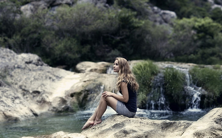 women, blonde, water, rock, alone, sitting, legs, barefoot, long hair, women outdoors, model, HD wallpaper