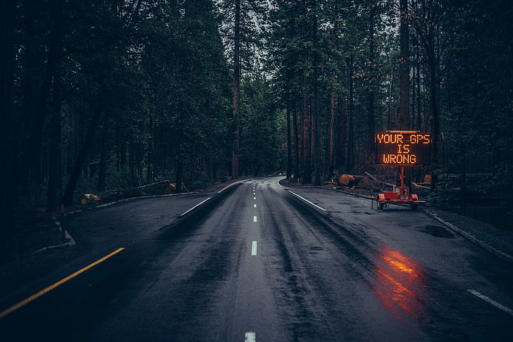 500px، Dark، forest، road، Sebastiaan de With، sign، spooky، خلفية HD