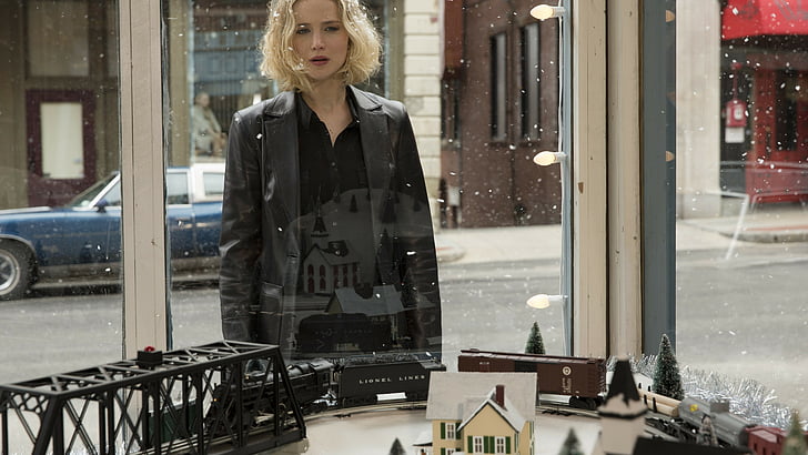 woman wearing black leather jacket watching train toy set, Joy, Academy Awards, Oscar, Jennifer Lawrence, HD wallpaper