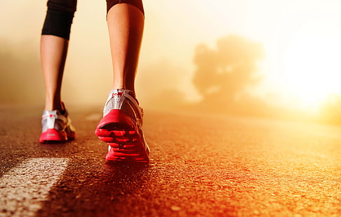 paio di scarpe grigie e rosse, corsa, sport, gambe, profondità di campo, scarpe da ginnastica, strada, magro, Sfondo HD HD wallpaper