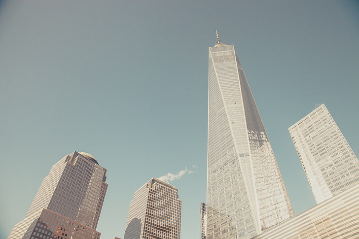 مبنى شاهق رمادي اللون ، مبنى حديث ، أزرق ، سماء ، بساطتها ، مركز التجارة العالمي ، مدينة نيويورك، خلفية HD