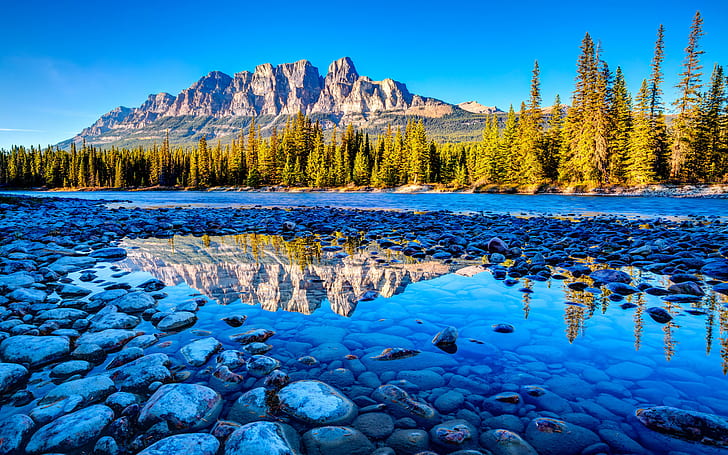 Kanadas Banff National Park Alberta Wunderschöner Gebirgsfluss Steine ​​Landschaft Fotografie HD Wallpaper High Definition 2048 × 1280, HD-Hintergrundbild