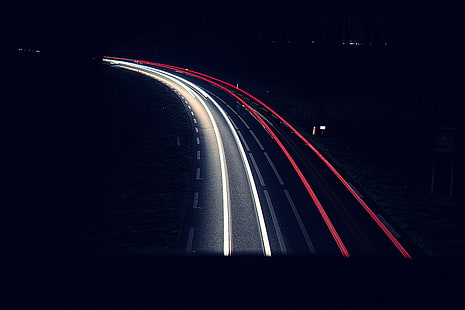 черна и червена автомобилна част, път, светлини, нощ, тъмно, дълго изложение, кола, улица, HD тапет HD wallpaper