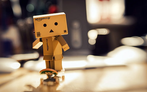Amazon Danbo Karton Robot Kaykay, HD masaüstü duvar kağıdı HD wallpaper