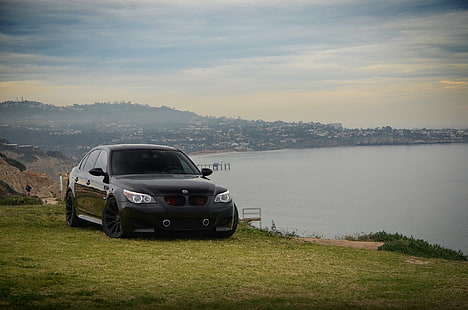 siyah BMW E60 sedan, deniz, gökyüzü, bulutlar, siyah, tuning, BMW, yamaç, sedan, önden görünüm, e60, HD masaüstü duvar kağıdı HD wallpaper