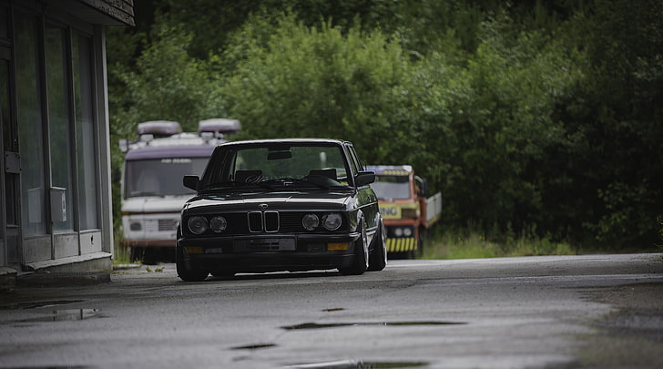 grå BMW-bil, BMW E28, Stance, Stanceworks, låg, Norge, sommar, regn, HD tapet