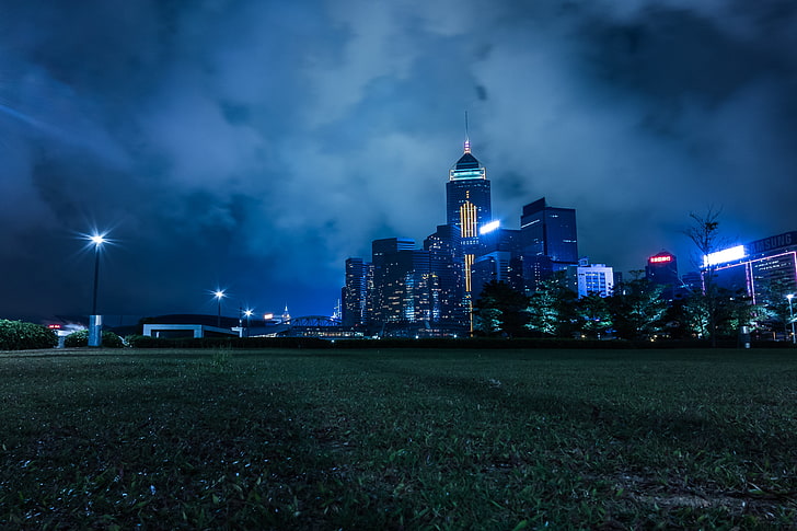 нощен град, градски светлини, силует, трева, Хонг Конг, HD тапет