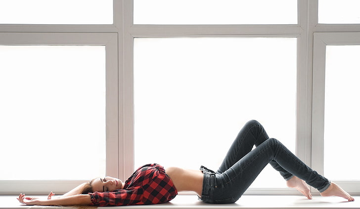 jeans, camisa, peitoril da janela, deitado de costas, mulheres, barriga, calças, HD papel de parede