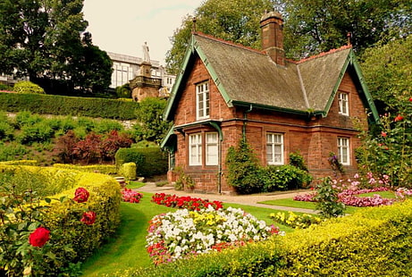 Taman Pondok, rumah cokelat dan hijau, pondok, pagar, taman, bunga, hewan, Wallpaper HD HD wallpaper