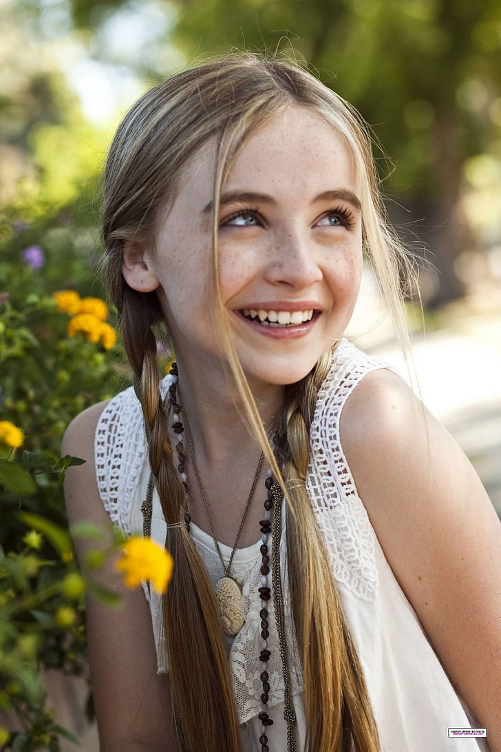 Atasan tanpa lengan bermotif bunga putih gadis, Sabrina Carpenter, Wallpaper HD, wallpaper seluler