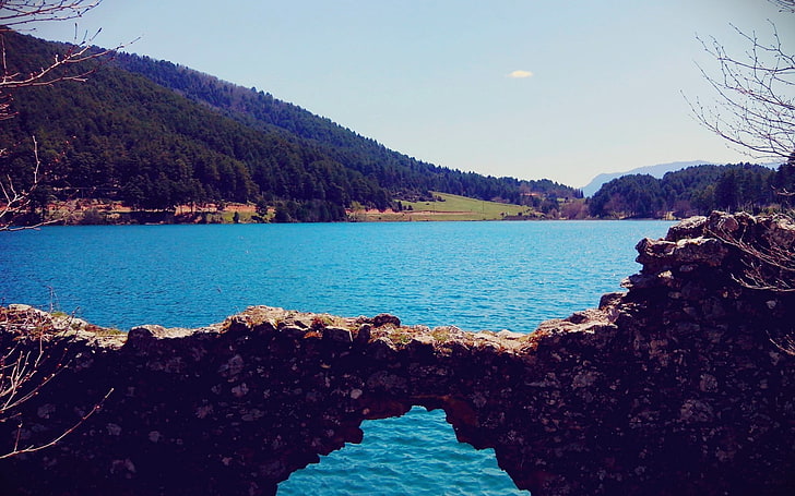 formación rocosa marrón, lago, rocas, árboles, orilla, Fondo de pantalla HD