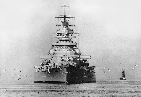 photo en niveaux de gris d'un navire de combat, cuirassé, Bismarck, 1939, marine allemande, Fond d'écran HD HD wallpaper