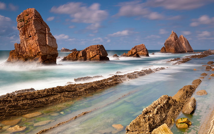brązowa formacja skalna, przyroda, morze, Hiszpania, Playa de la Arnía, Tapety HD