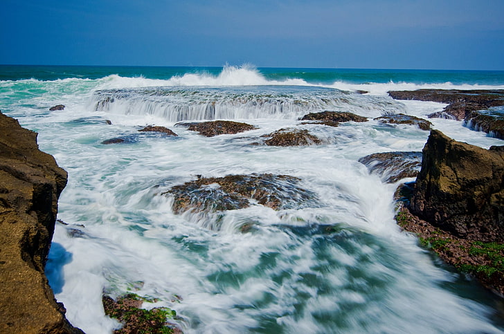 หินชายฝั่งอินโดนีเซียโต้คลื่นมหาสมุทรอินเดียชวามหาสมุทรอินเดียหาดสวาร์นาชวาตะวันตก, วอลล์เปเปอร์ HD