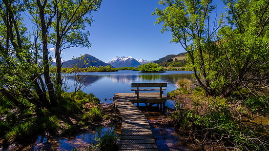 jezioro, krajobraz, ławka, ścieżka, drzewa, zaśnieżona góra, czyste niebo, Nowa Zelandia, jezioro Wakatipu, woda, fale wody, Tapety HD HD wallpaper