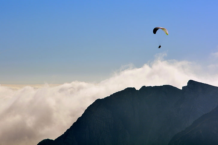 パラグライダー、雲の向こう、山、空、スポーツ、 HDデスクトップの壁紙