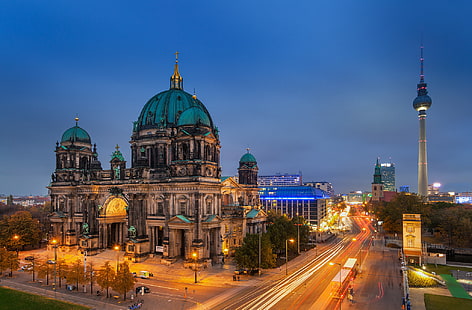 茶色と緑のコンクリート大聖堂の絵画、道路、光、夜、抜粋、ドイツ、ベルリン、ベルリン大聖堂、ベルリン大聖堂、 HDデスクトップの壁紙 HD wallpaper