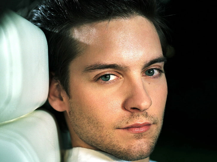 men's white top, tobey maguire, actor, charming, seductive glance, HD wallpaper