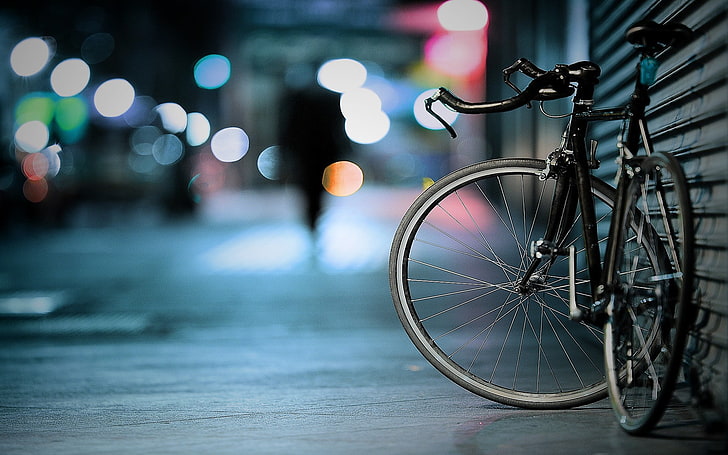черный дорожный велосипед, глубина резкости, велосипед, боке, улица, жалюзи, городские, город, ночь, HD обои