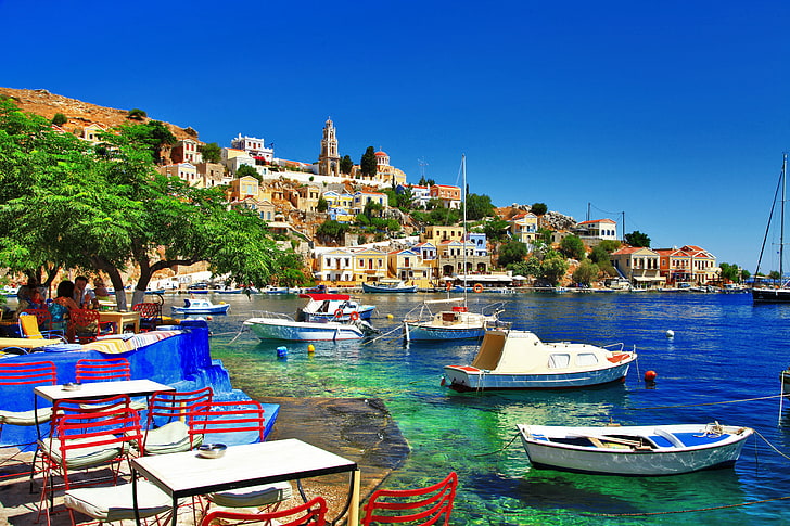 четыре белых лодки, город, побережье, остров, Греция, море, берег, праздник, остров Сими, HD обои