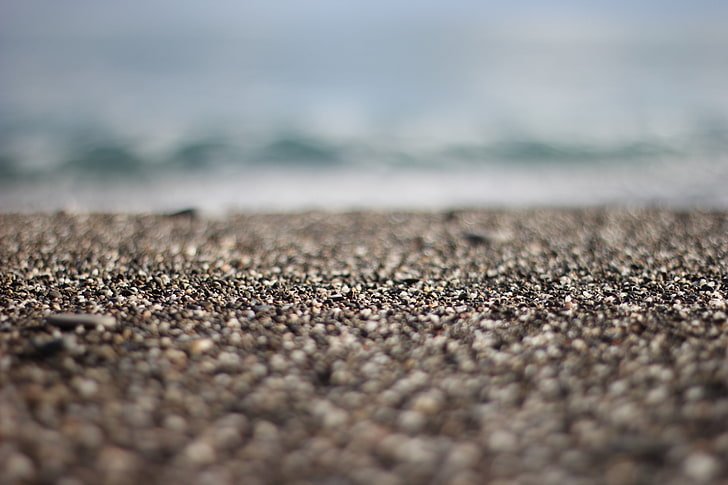 photographie de mise au point sélective de sol brun, sol en macrophotographie, sable, mer, flou, pierres, profondeur de champ, macro, tilt shift, Fond d'écran HD
