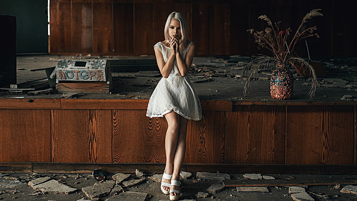 biała sukienka mini bez rękawów damska, ruina, wnętrze, modelka, kobiety, biała sukienka, Georgy Chernyadyev, Masha Sidorova, Tapety HD