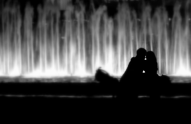 couple sitting in front of water fountain digital wallpaper, love, mood, kiss, hugs, a couple, lovers, hug, kisses, couple, pair, HD wallpaper