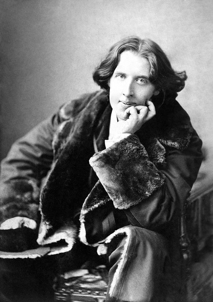 grayscale photo of man in black suit, men, Oscar Wilde, writers, monochrome, vintage, smiling, fur coats, sitting, HD wallpaper