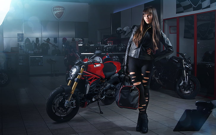 мотоцикл, женщины, модель, женщины с мотоциклами, Ducati, леггинсы, кожаные куртки, Ducati Monster, порванная одежда, руки на бедрах, перчатки без пальцев, черные перчатки, HD обои