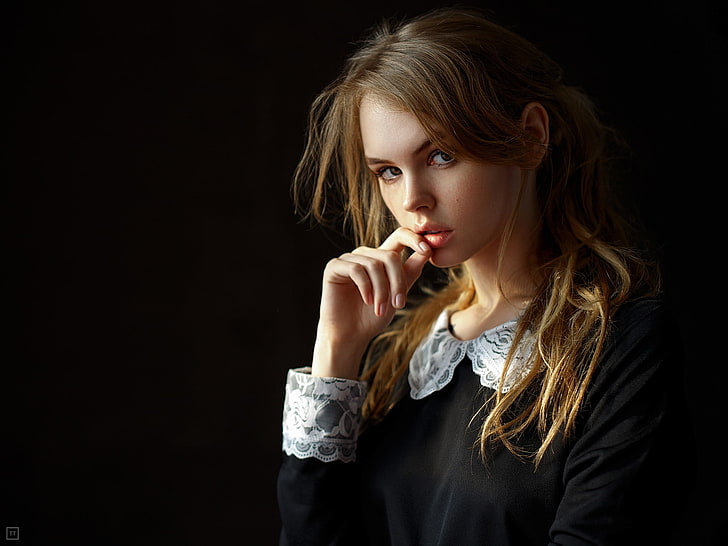 wanita, berambut cokelat, wajah, potret, bibir berair, pakaian hitam, latar belakang sederhana, Anastasia Scheglova, Wallpaper HD