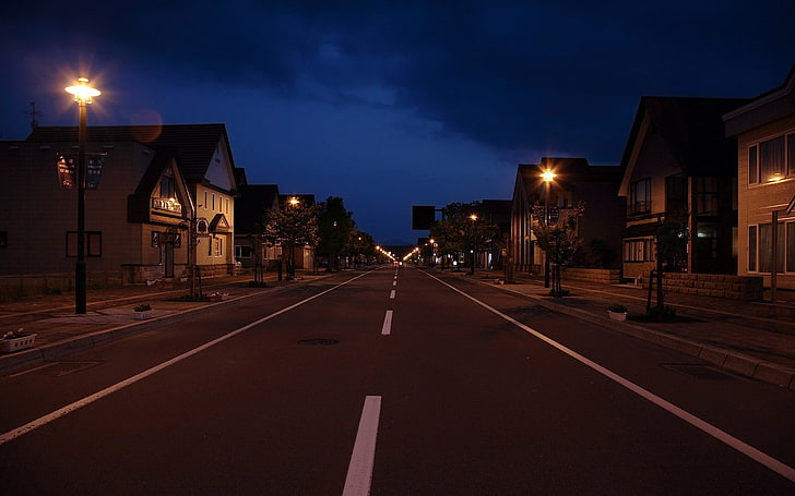 серая бетонная дорога, дорога, город, городской, фонарь, ночь, HD обои