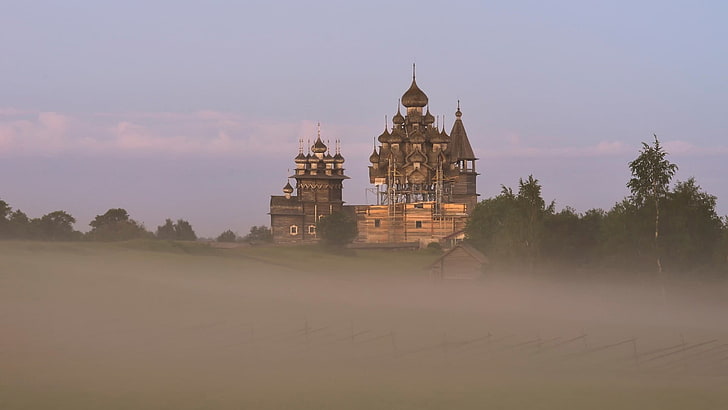 коричневый замок, церковь, туман, россия, архитектура, HD обои