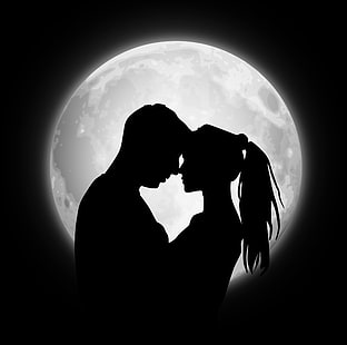 silhueta de homem e mulher sob lua cheia, casal, silhuetas, lua, amor, HD papel de parede HD wallpaper