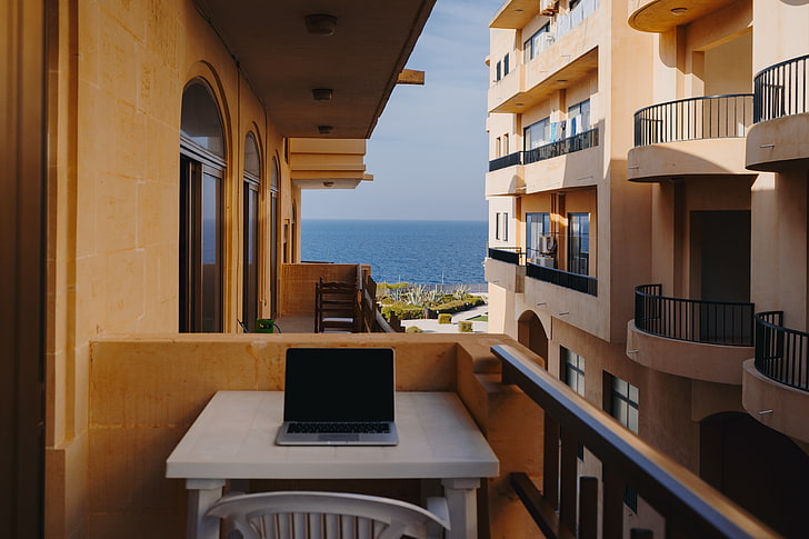 ordinateur portable, balcon, repos, travail, malte, Fond d'écran HD