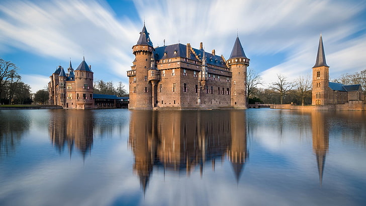 brązowy i niebieski zamek, natura, krajobraz, architektura, zamek, chmury, woda, odbicie, długa ekspozycja, światła, wieża, drzewa, most, Holandia, Tapety HD