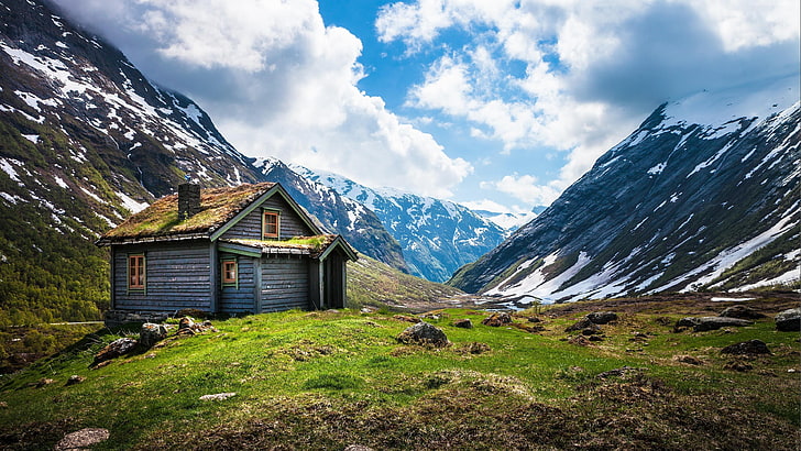 norway, europe, mountains, hut, wood, geiranger, stryn, geirangerfjord, green grass, house, fjord, snow, sky, clouds, cabin, HD wallpaper