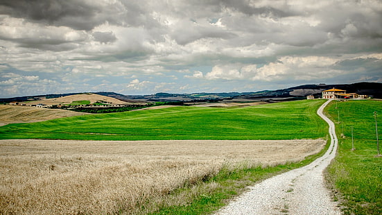 природа, пейзаж, облаци, дървета, поле, Тоскана, Италия, трева, черен път, хълмове, къща, HD тапет HD wallpaper