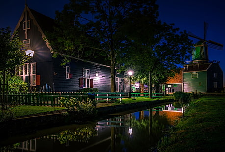 синий и белый деревянный дом возле водоема, природа, пейзаж, фотография, сад, дом, ветряная мельница, канал, отражение, деревья, огни, забор, ночь, Нидерланды, HD обои HD wallpaper