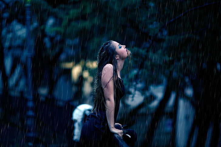 czarna sukienka na ramiączkach damska, damska, modelka, mokre ciało, deszcz, Tapety HD