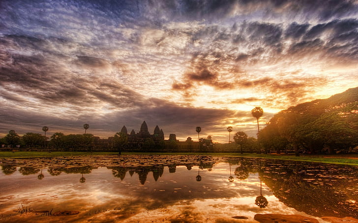 طبيعة المناظر الطبيعية شروق الشمس السماء الغيوم الأشجار معبد انعكاس المياه بركة أنغكور موقع التراث العالمي كمبوديا، خلفية HD