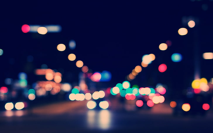 luces bokeh de colores variados, fotografía bokeh del vehículo en carretera, bokeh, ciudad, luces, noche, Fondo de pantalla HD