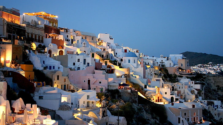 бело-коричневое бетонное здание, Санторини, Греция, здание, дом, городской пейзаж, город, городской, закат, вечер, огни, HD обои