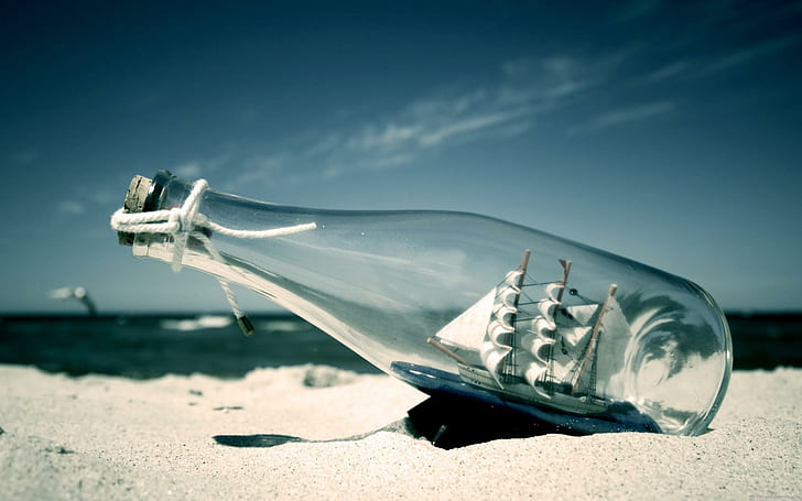 Корабль в бутылке на пляже, корабль в бутылке, корабль, бутылка, песок, пляж, яхта, HD обои