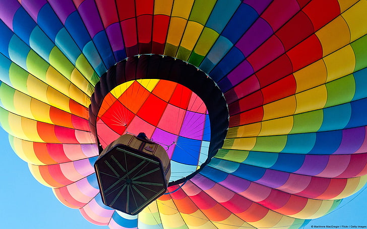 gelber, rosa und grüner Heißluftballon, bunte Heißluftballone, Fotografie, Landschaft, Fahrzeug, HD-Hintergrundbild