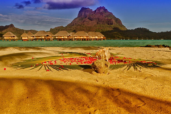 Golden Sun on Bora Bora's sands, tropical, islands, lagoon, beach, tahiti, polynesia, sand, ocean, blue, bora-bora, paradise, view, islan, HD wallpaper