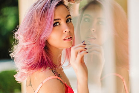 жени, портрет, розова коса, стъкло, отражение, дълбочина на рязкост, пръстени в носа, татуировка, HD тапет HD wallpaper