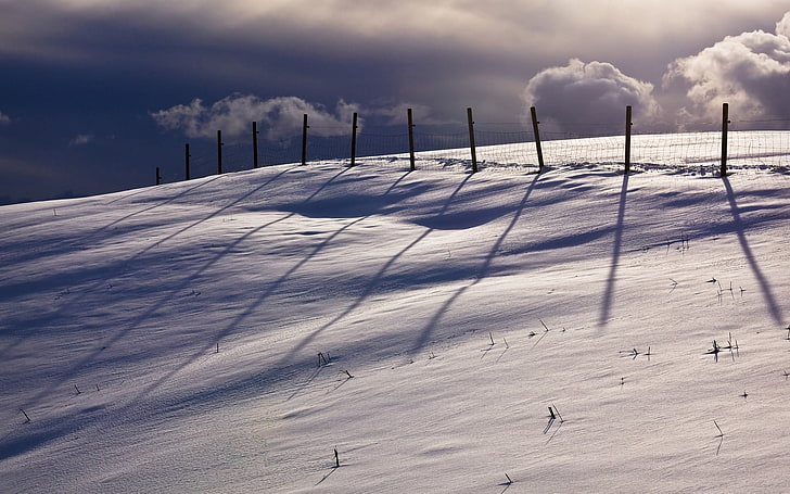 black metal picket fence, snowdrifts, slope, clouds, stakes, HD wallpaper