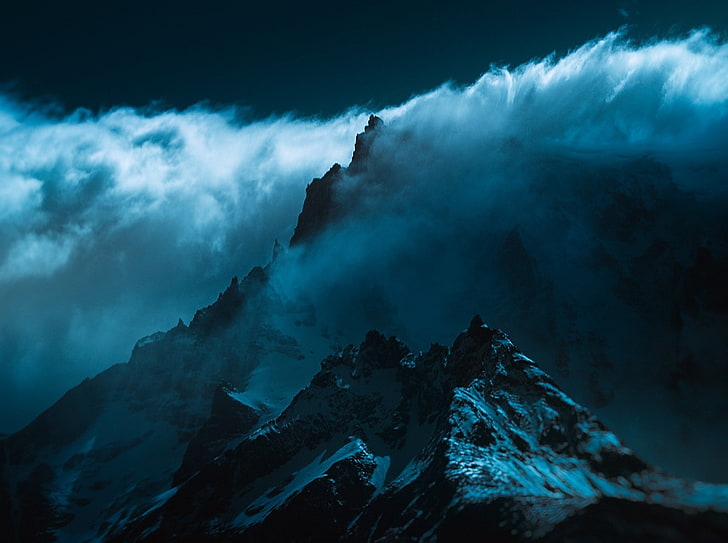 czarne góry i białe mgły, krajobraz, natura, szczyt, góry, niebieski, atmosfera, chmury, Torres del Paine, Chile, wiatr, zaśnieżony szczyt, Tapety HD